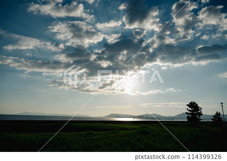 Akashi Kaikyo Bridge seen from Port Island in Kobe, Japan 114399326