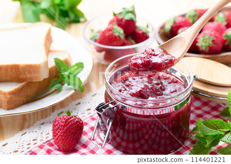 Homemade strawberry jam (Marihime, Wakayama Prefecture) 114401221