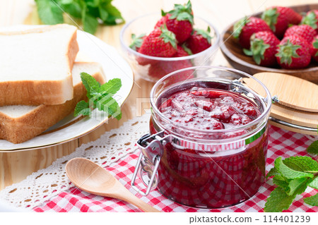 Homemade strawberry jam (Marihime, Wakayama Prefecture) 114401239