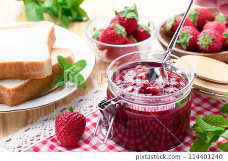 Homemade strawberry jam (Marihime, Wakayama Prefecture) 114401240