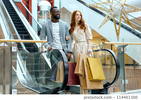 attractive just married diverse couple has boughts presents f attractive just married diverse couple has boughts presents f 114401300