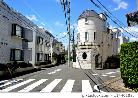 東京代代木上原站周圍安靜的高級住宅區的風景 114401883