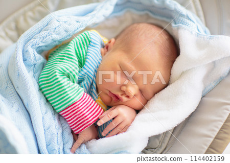Newborn baby boy in hospital cot 114402159