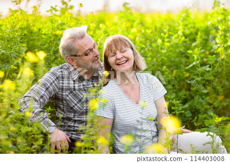 Elderly couple in blooming garden 114403008
