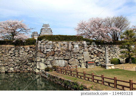 Japanese castle Himeji Castle view from the moat 114403128