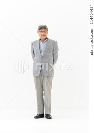 Senior man portrait, full body, vertical Senior man portrait, full body, vertical 114404434