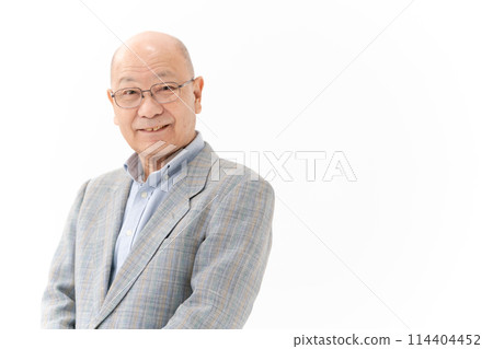 Senior man portrait 114404452