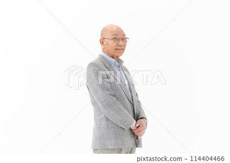 Senior male portrait sideways Senior male portrait sideways 114404466