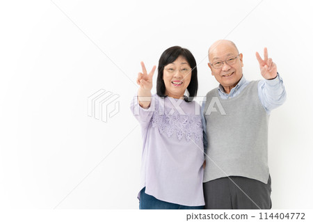 Senior couple peace sign 114404772