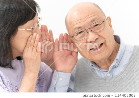 患有聽力損失的年長夫婦 114405002