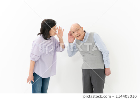 患有聽力損失的年長夫婦 114405010
