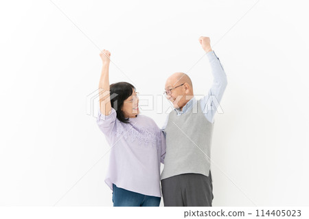 年長夫婦拳頭姿勢 114405023
