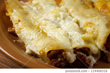 Cannelloni ripieni di carne alla Umbra Cannelloni ripieni di carne alla Umbra 114406316