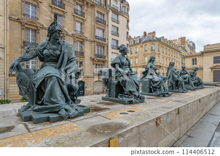 A row of allegorical statues representing continents on the terrace of the Orsay Museum, with visitors in the background. 114406512