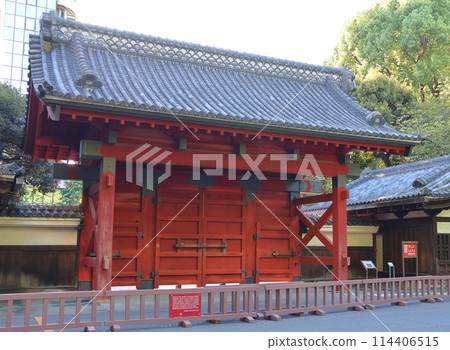 Akamon, the University of Tokyo, former Kaga mansion Goshudenmon gate on the Hongo campus, a nationally important cultural property, Hongo, Bunkyo-ku, Tokyo Akamon, the University of Tokyo, former Kaga mansion Goshudenmon gate on the Hongo campus, a nationally important cultural property, Hongo, Bunkyo-ku, Tokyo 114406515