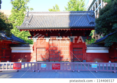 Akamon, the University of Tokyo, former Kaga mansion Goshudenmon gate on the Hongo campus, a nationally important cultural property, Hongo, Bunkyo-ku, Tokyo Akamon, the University of Tokyo, former Kaga mansion Goshudenmon gate on the Hongo campus, a nationally important cultural property, Hongo, Bunkyo-ku, Tokyo 114406517