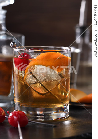 Cocktail Old Fashioned 114407743