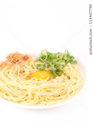 Kamatama-ra, fried egg, ramen, new way to eat, bright background 114407799