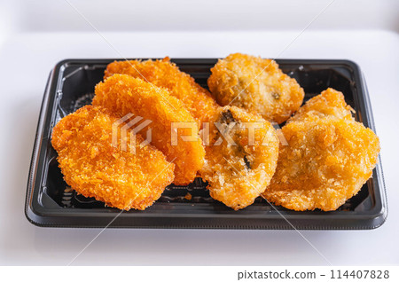 Fries in a tray 114407828