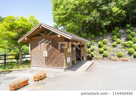 Public toilet at the trailhead of Mt. Asakuma (Asakuma trail) Public toilet at the trailhead of Mt. Asakuma (Asakuma trail) 114408480