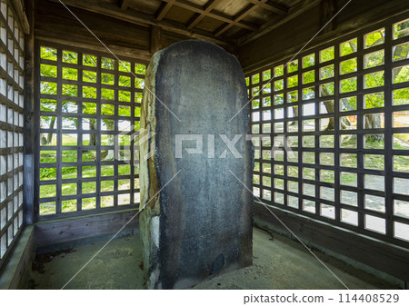 Spring Tagajo Monument - Vase Monument 114408529