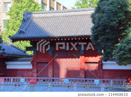 Akamon, the University of Tokyo, former Kaga mansion Goshudenmon gate on the Hongo campus, a nationally important cultural property, Hongo, Bunkyo-ku, Tokyo Akamon, the University of Tokyo, former Kaga mansion Goshudenmon gate on the Hongo campus, a nationally important cultural property, Hongo, Bunkyo-ku, Tokyo 114408610