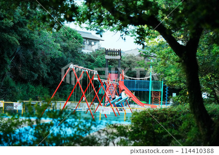 綠樹環繞的公園 綠樹環繞的公園 114410388