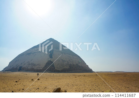 A huge pyramid under the strong sunlight 114411687