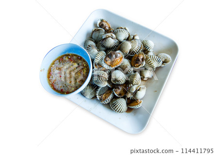 Top view of Steamed cockle ( Boiled cockles ) with spicy seafood sauce, focus selective Top view of Steamed cockle ( Boiled cockles ) with spicy seafood sauce, focus selective 114411795