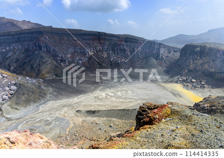 阿蘇山中岳火山口周圍的火山口風景(中岳/阿蘇火山口地區) 阿蘇市 阿蘇山中岳火山口周圍的火山口風景(中岳/阿蘇火山口地區) 阿蘇市 114414335