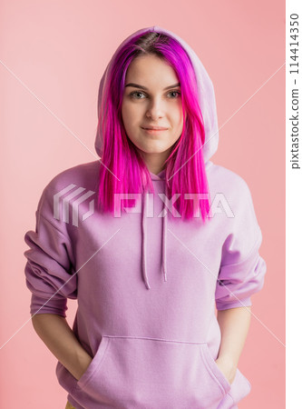 beautiful smiling fit sporty girl looking at the camera 114414350