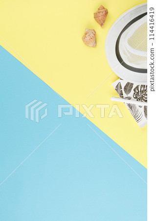 Beach hat with shells, notebook and pen Beach hat with shells, notebook and pen 114416419