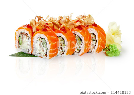 Salmon sushi rolls with eel and spicy sriracha on bamboo leaf 114418133