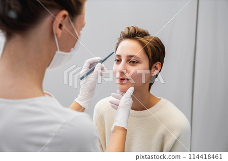 Consultation with a cosmetologist. Contour plastic. 114418461