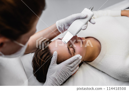 Ultrasonic cleaning of the face. Skin peeling. Ultrasonic cleaning of the face. Skin peeling. 114418508