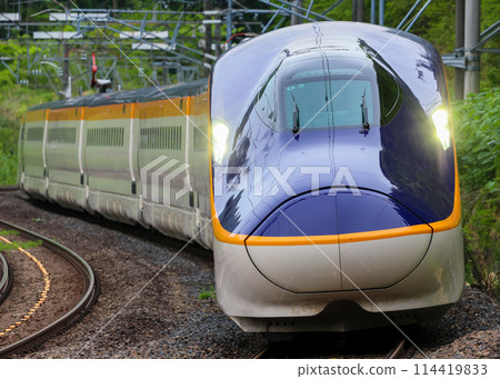 山形新幹線E8系列穿越板谷峠 114419833