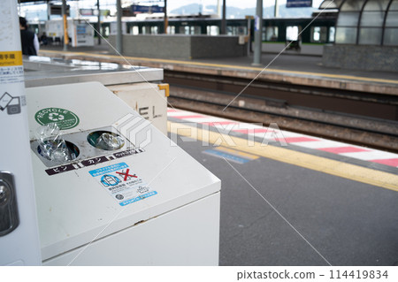 A full trash bin on a station platform A full trash bin on a station platform 114419834