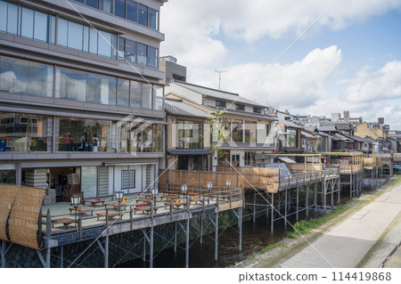 A seasonal sight in summer in Kyoto: "A deserted riverside terrace in the daytime" A seasonal sight in summer in Kyoto: "A deserted riverside terrace in the daytime" 114419868