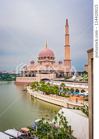 Scenery of Putra Mosque, Putrajaya, Malaysia Scenery of Putra Mosque, Putrajaya, Malaysia 114420015