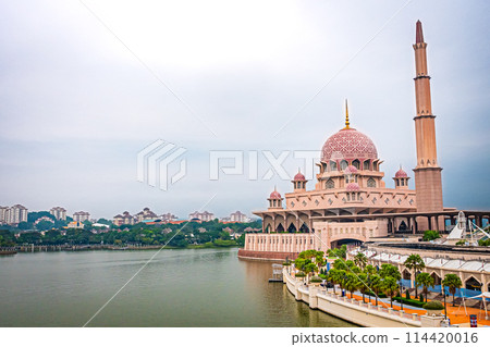 Scenery of Putra Mosque, Putrajaya, Malaysia Scenery of Putra Mosque, Putrajaya, Malaysia 114420016