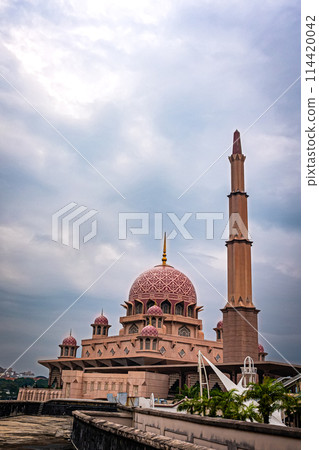 Scenery of Putra Mosque, Putrajaya, Malaysia Scenery of Putra Mosque, Putrajaya, Malaysia 114420042