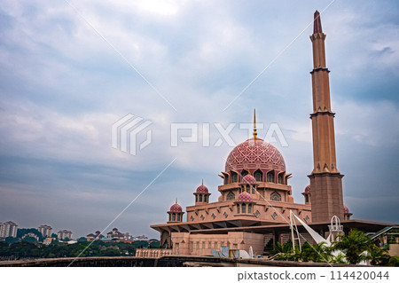 Scenery of Putra Mosque, Putrajaya, Malaysia Scenery of Putra Mosque, Putrajaya, Malaysia 114420044