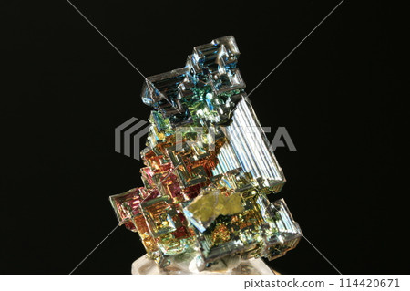 Bismuth artificial crystal 114420671