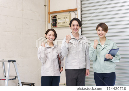 Staff working in a warehouse 114420718