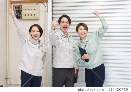 Staff working in a warehouse 114420719