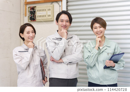 Staff working in a warehouse 114420728