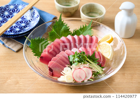 Bonito sashimi 114420977