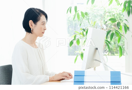 Business woman thinking in office Business woman thinking in office 114421166