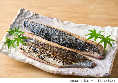 Seared bonito caught on a fence 114421924