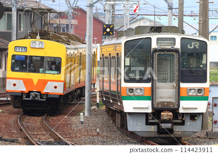 101系列車,原JR東海211系5000系,穿越至上義鐵道豐峰站 101系列車,原JR東海211系5000系,穿越至上義鐵道豐峰站 114423911